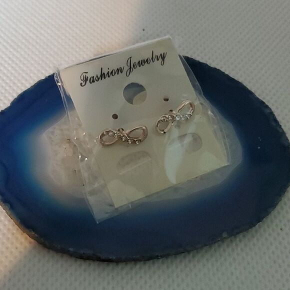 NWT Fashion Jewelry Rose Gold Infinity Earrings - Picture 5 of 5